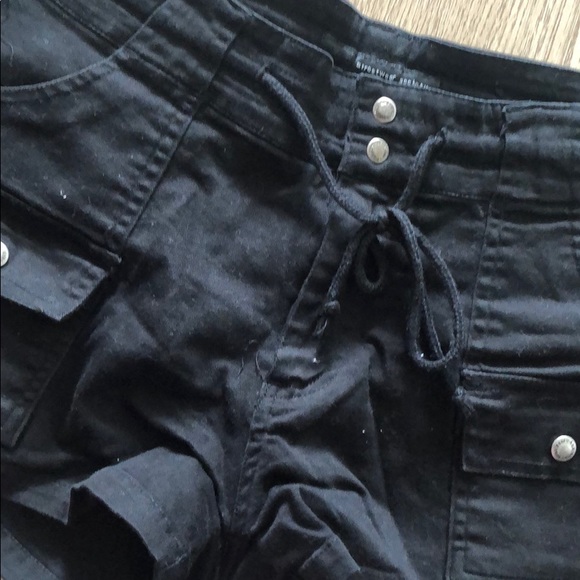 Black cargo style shorts - Picture 2 of 3